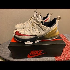 Mens Nike Lebron 13 size 9 USA